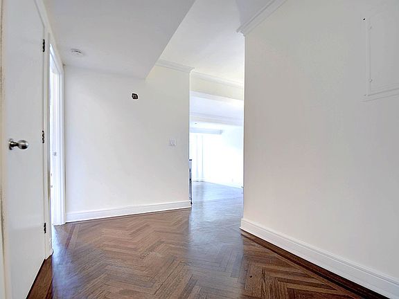 2nd image of 10 W 74th St #7CD