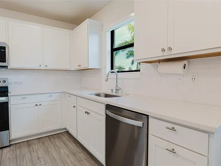 3001 Hibiscus Ave #HOUSE — Photo 1