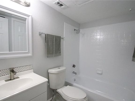 3rd image of 1840 Burton Dr APT 219