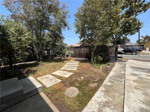 10927 S Eastwood Ave, Lennox, CA 90304