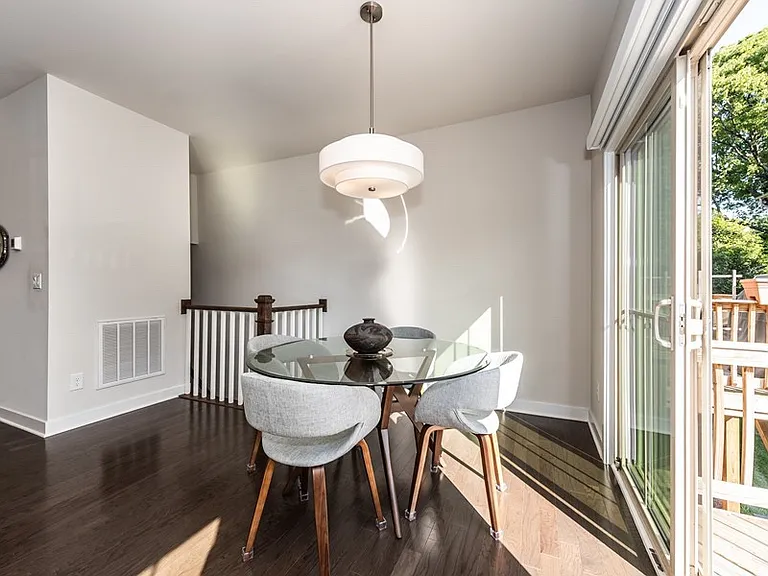 1724 Town Oak Ln — Photo 10