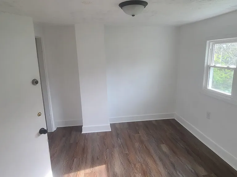 143 W 1st St #4 — Photo 13