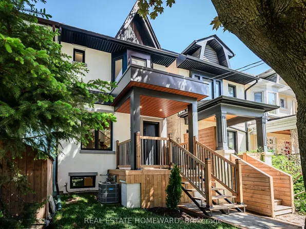 28 Richard Ave, Toronto, ON M4L 1W9
