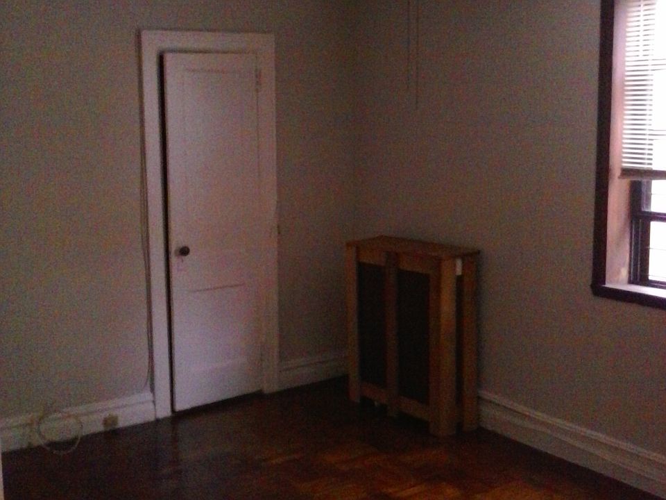 2nd image of 611 Morris Park Ave #2