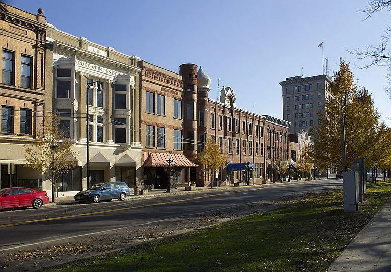 Enjoy Downtown Warren