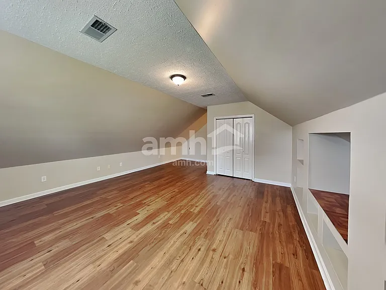 210 Fox Hunt Ln — Photo 24