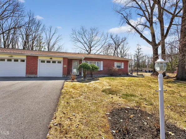 4C Lacosta Drive, Clifton Park, NY 12065