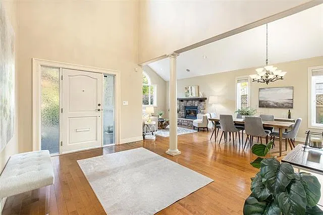 5 bed, 3600 sqft, $8,980 — Photo 2