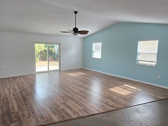 2nd image of 152 Fenimore Ln Unit B