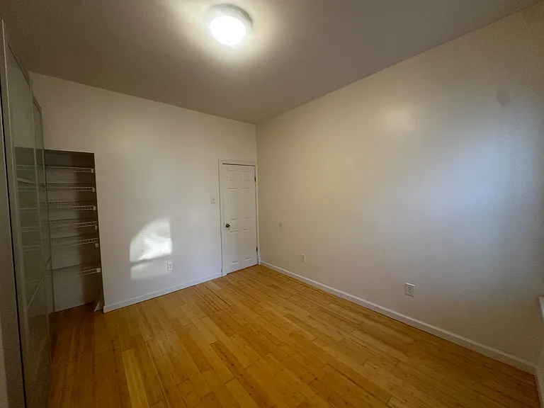 315 N Holly St — Photo 2