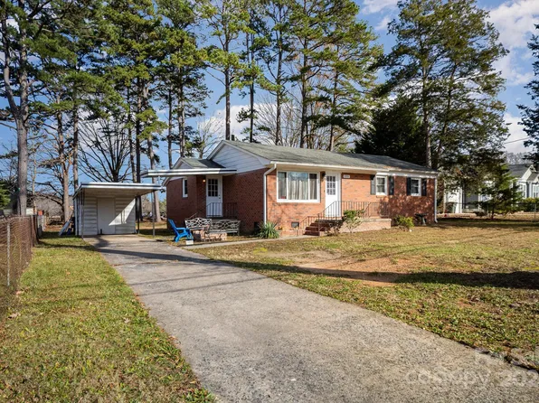 1551 Rolling Meadow Ln, Gastonia, NC 28054