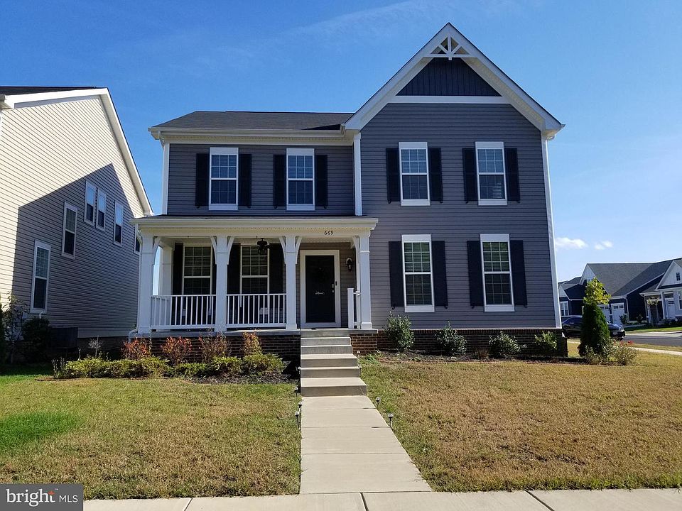1st image of 669 Crab Apple Dr
