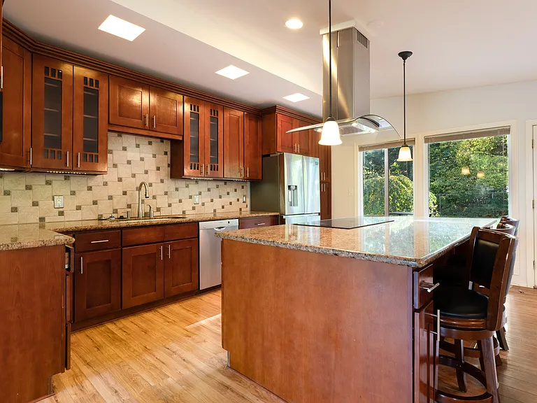 15323 SE 42nd St — Photo 15