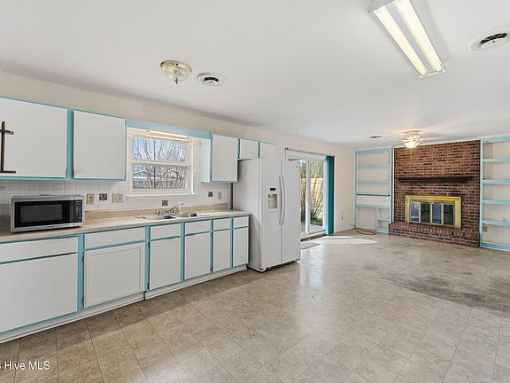 4th image of 6002 E Red Oak Court