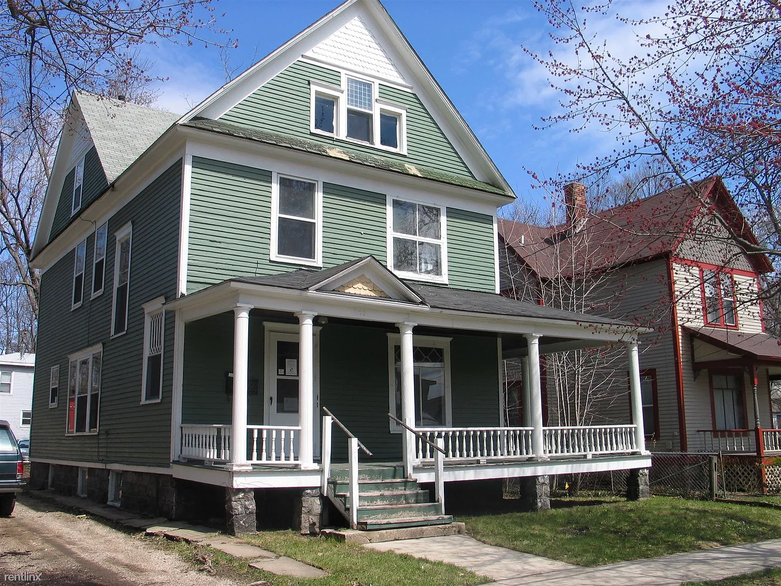 708 W Walnut St photo 1