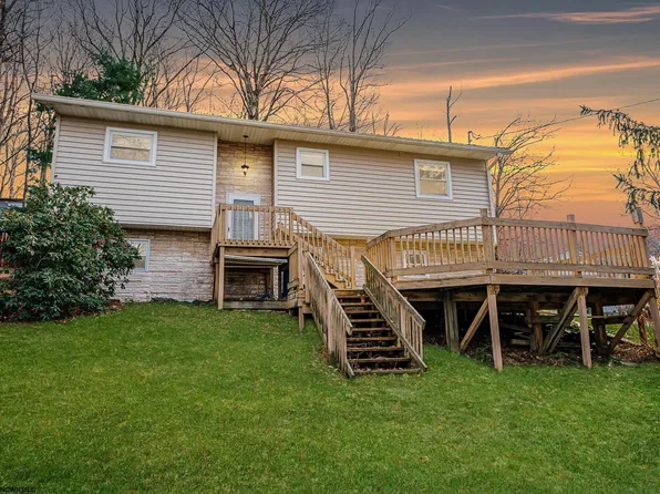 65 Champagne Dr, Morgantown, WV 26508