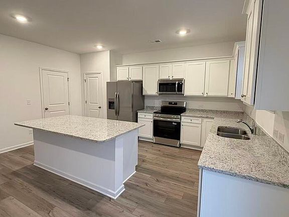 4th image of 105 Elijah St
