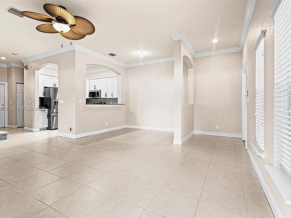 5th image of 2501 SW 99th Way