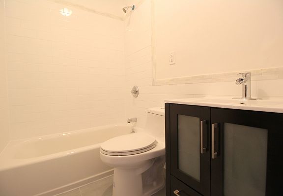 4th image of 173 Irving Ave APT 1