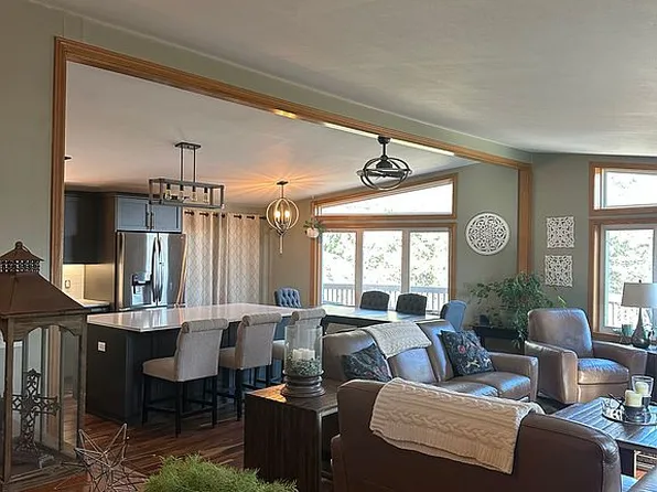 102 Riverview Dr, Blair, NE 68008