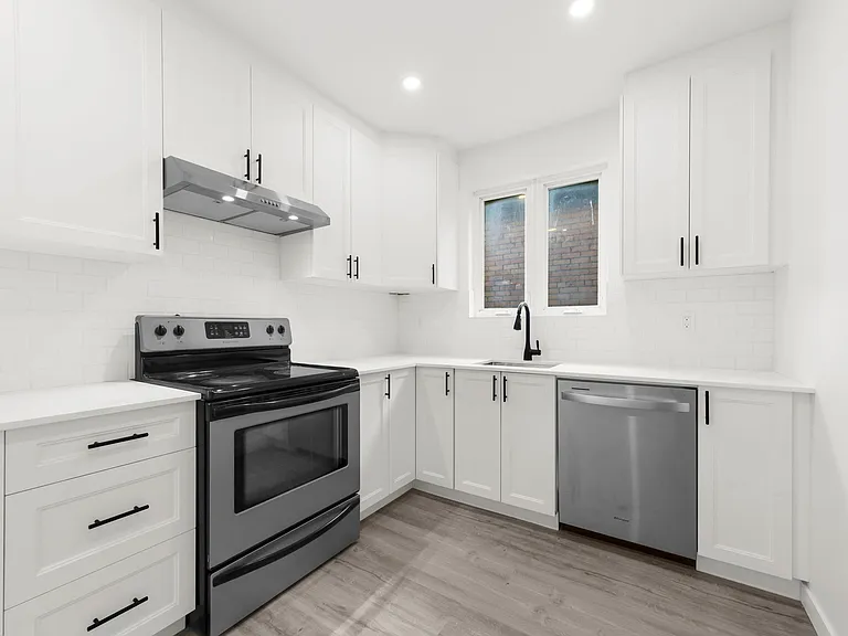 166 Wentworth St S #3 — Photo 13