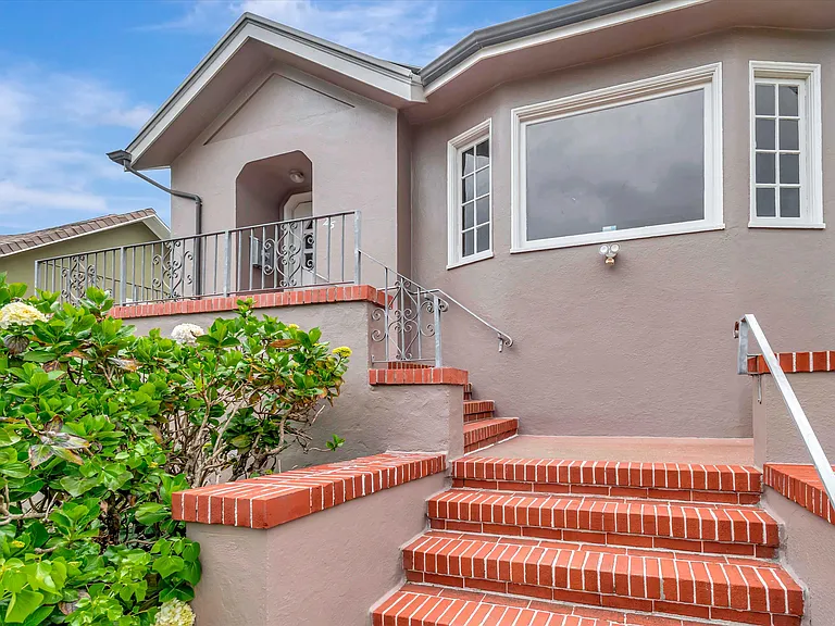 25 Merced Ave — Photo 3