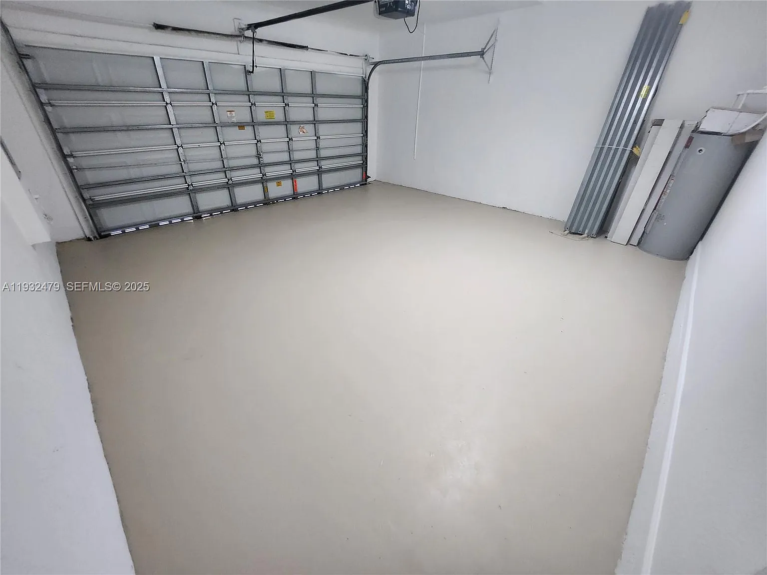4 bed, 2211 sqft, $3,100 — Photo 3