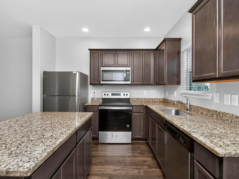 1017 Glen Marcus Dr — Photo 5