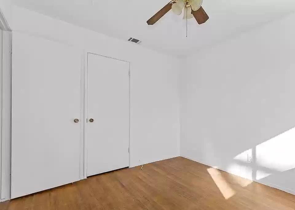 1st image of 221 E Avenue P5