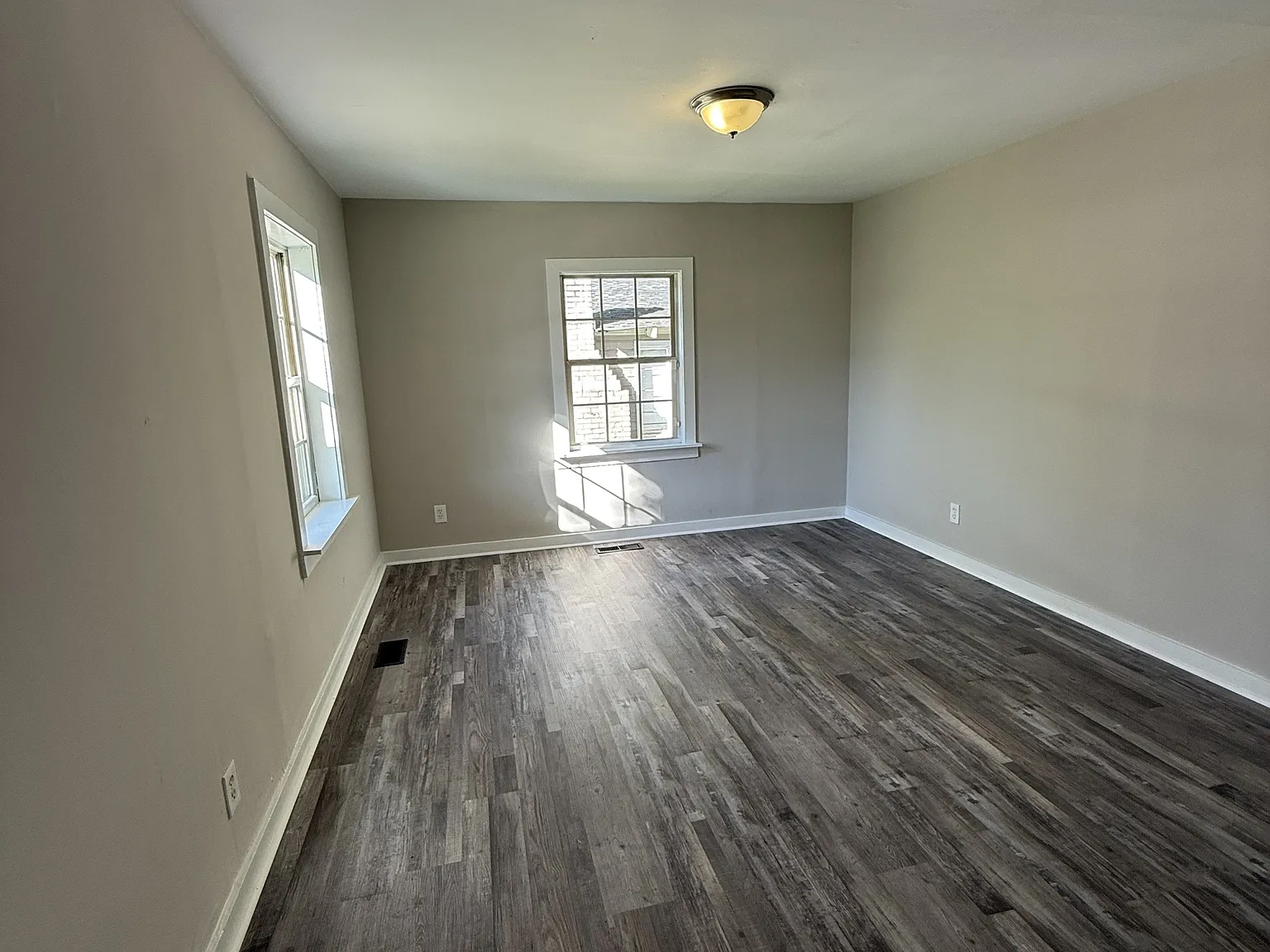 923 Woodward Road - 1 — Photo 2