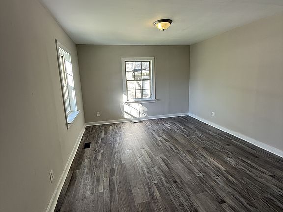 2nd image of 923 Woodward Rd