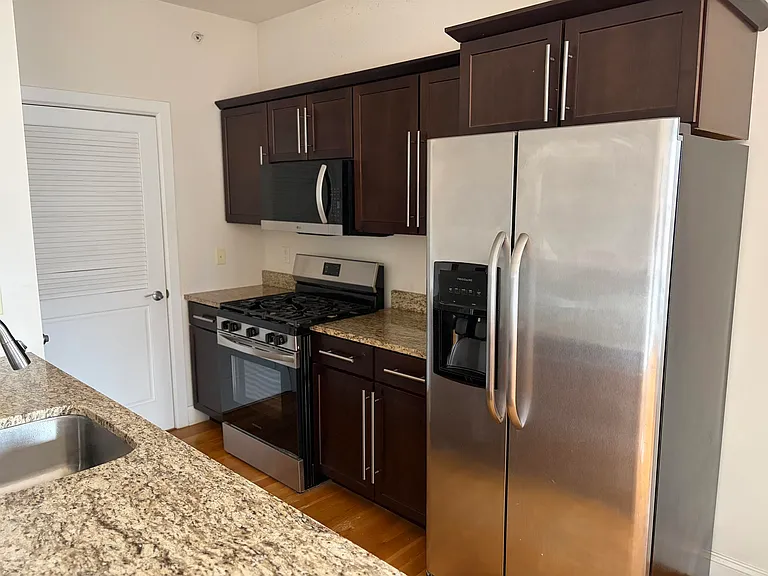 5501 Hudson Ave #401 — Photo 7
