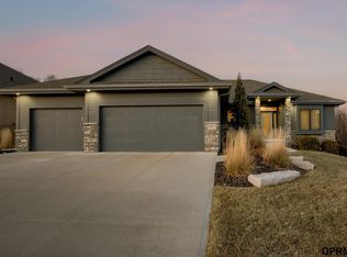 18914 Nicholas St, Elkhorn, NE 68022