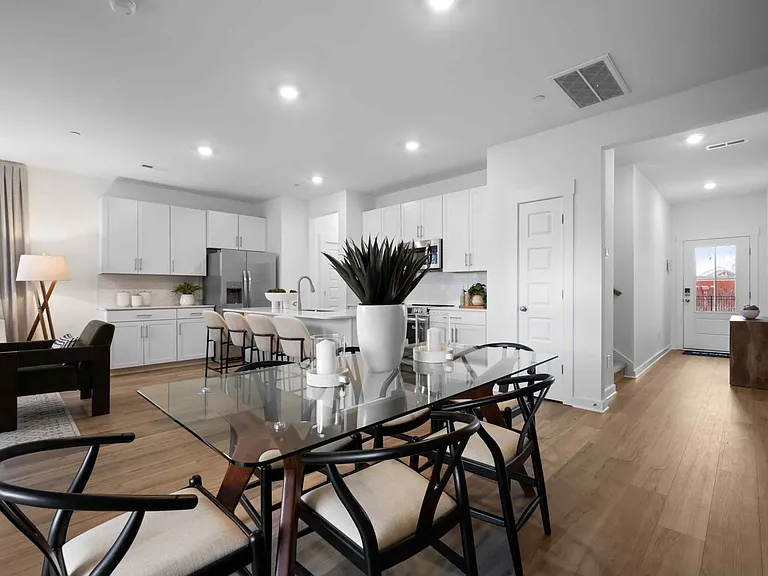 Vinewood Townhomes — Photo 12
