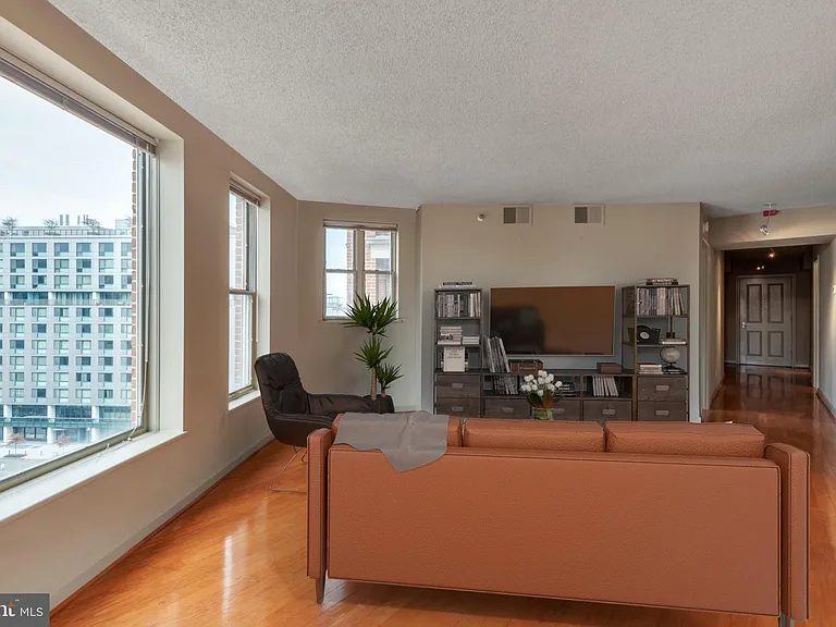 601 Pennsylvania Ave NW #805 — Photo 3