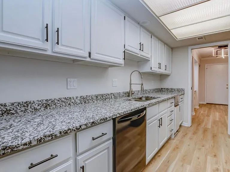 25 Vale Ave #11 — Photo 3