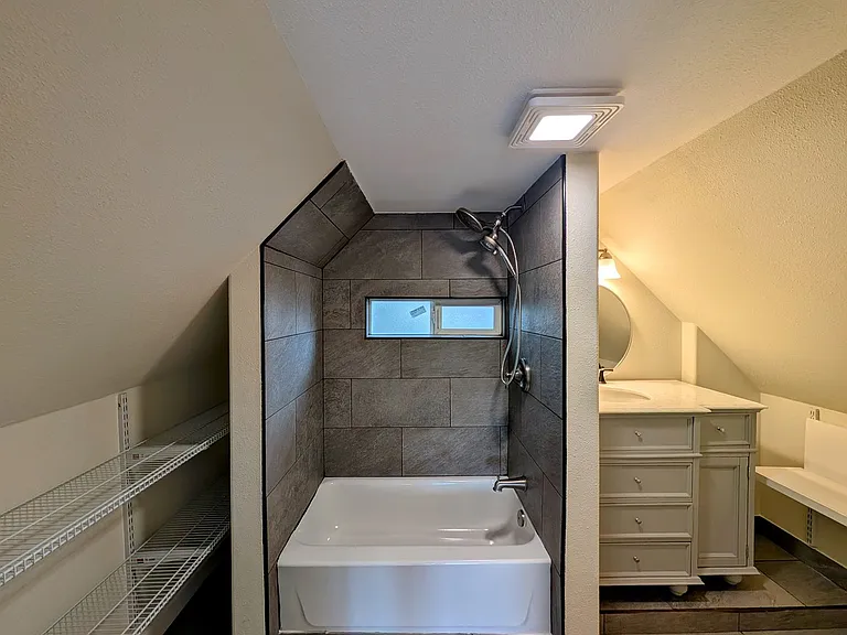 330 Roosevelt Ave — Photo 6