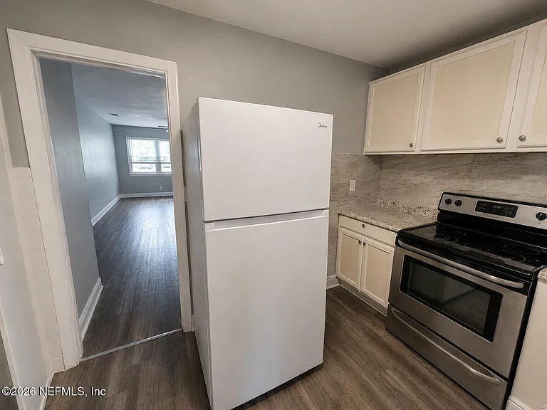 4918 N Pearl St — Photo 6
