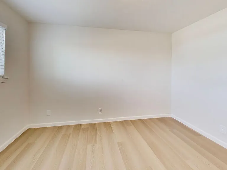 16878 Meekland Ave #4 — Photo 11