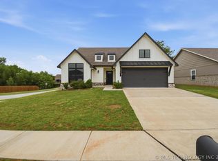7312 S Indianwood Ave, Broken Arrow, OK 74011