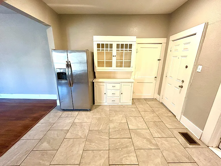 502 E Laurel — Photo 9