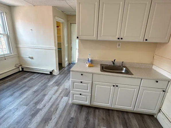 27 Mortson St #3E, Hartford, CT 06106