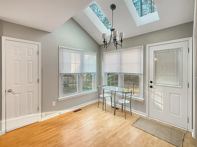 5710 Laurel Trail Rd — Photo 3