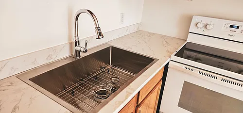 Beautifully updated 4 Bedroom/2 Bathroom downstairs apartment Photo 1