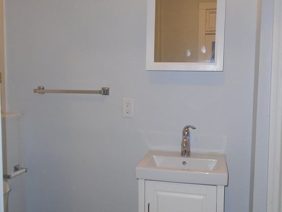3rd image of 623 W Washington Blvd #102