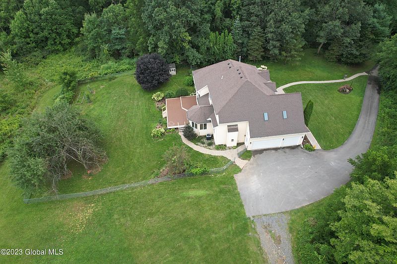 4th image of 43 Vandenburg Lane