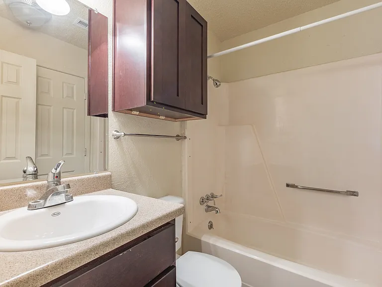 Gant Apartments — Photo 37