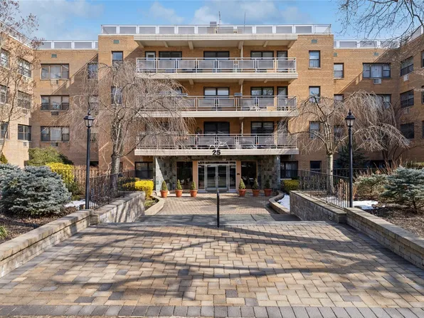 25 Park Place #1K, Great Neck, NY 11021