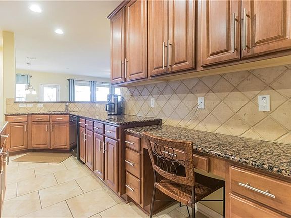 3rd image of 1113 Laurel Oak Trl