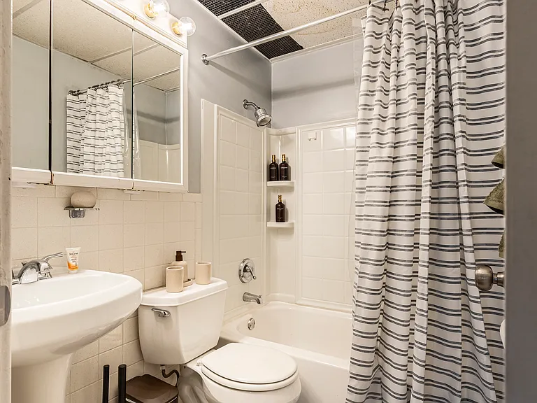 1532 Perry St #2 — Photo 20
